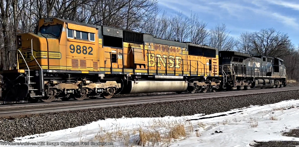 BNSF 9882